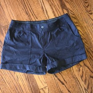 Mountain hardware hiking shorts size 4